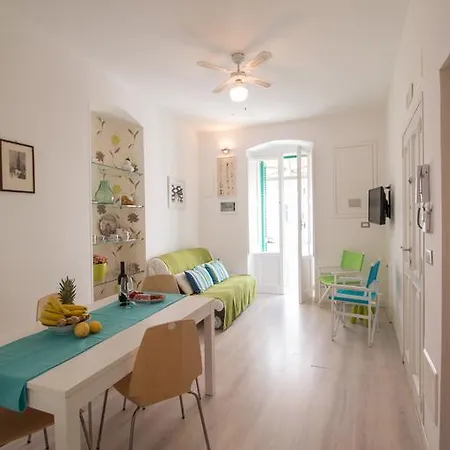 Piazza Palmieri Apartment *